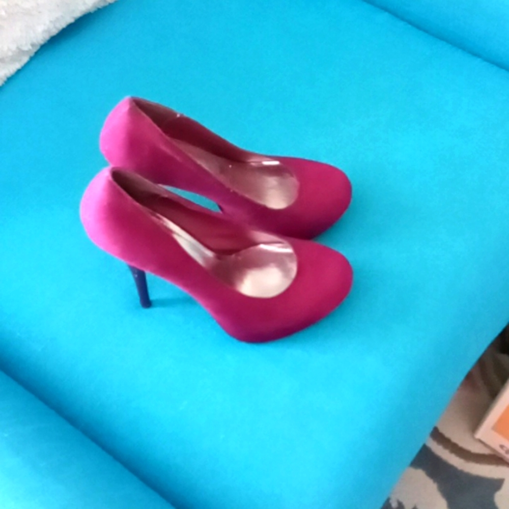 Women's Rouge Helium fuschia heels sz 7.5